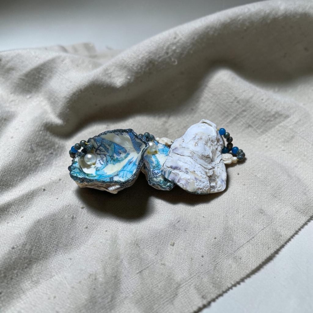 OYSTER ORNAMENTS